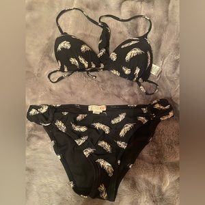 Gianni Bini Bikini. Small top and medium bottoms. Excellent condition.